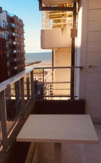 Dolce Vita - Zonnig Familie Appartement Met Garagebox Nieuwpoort Exterior foto